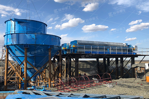 污水處理成套設備有哪些？日處理量1000噸的污泥壓濾機多少錢一臺？