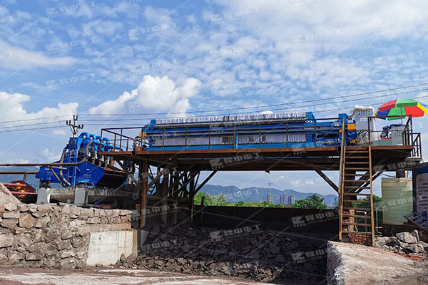 真空帶式壓濾機(jī)壓不出泥有哪些原因，有沒(méi)有解決辦法？